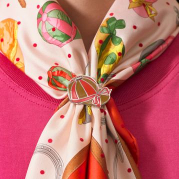 Hermès 馬車モチーフ スカーフリング Jockey scarf ring | Hermès USA
